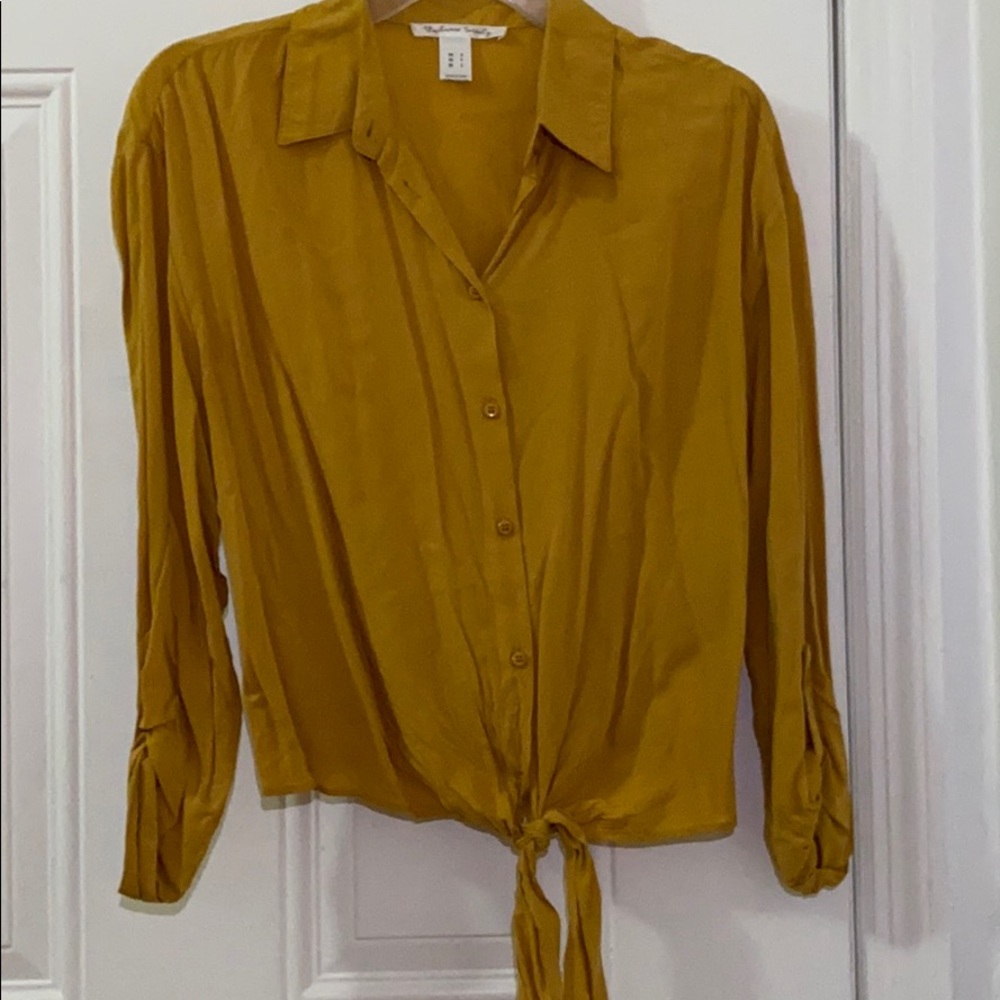 Yellow cute dress shirt.